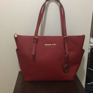 Michael Kors JetSet Travel Medium Saffiano Leather
